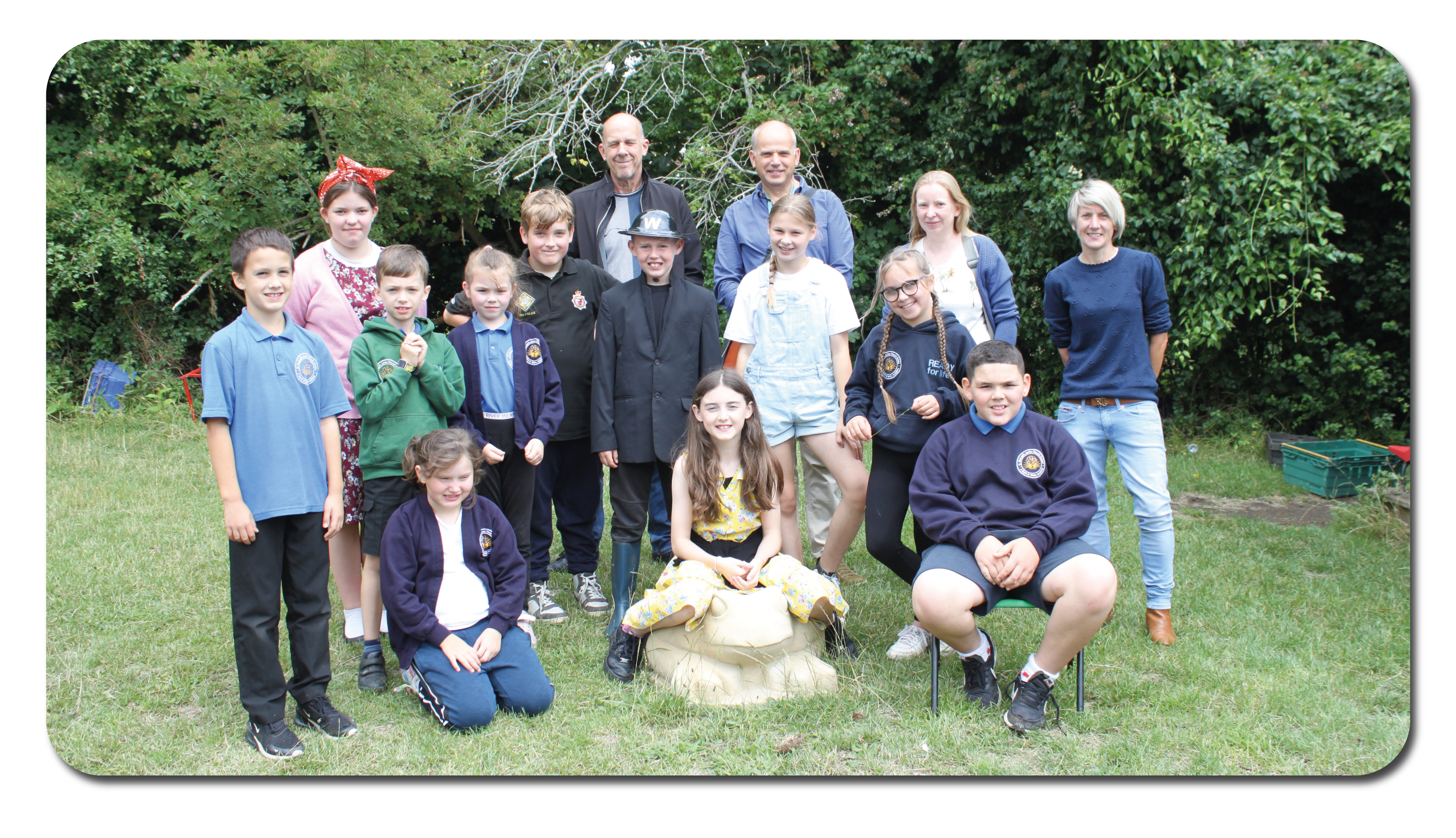 St Michaels Pupils and Bath College students with Jennie's frog carving